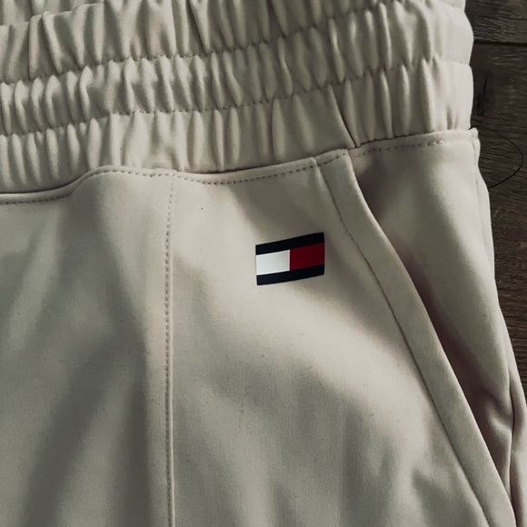 Brand New Tommy Hilfiger Ivory Cargo Jogger - Picture 7 of 11